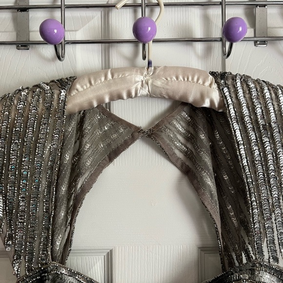 STUNNINGLY BEAUTIFUL GOWNS - Picture 11 of 13